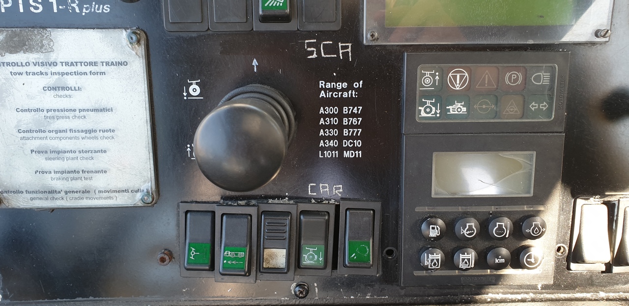 Goldhofer PTS R1 - Pushback-traktori: kuva Goldhofer PTS R1 - Pushback-traktori Goldhofer PTS R1 - Pushback-traktori: kuva Goldhofer PTS R1 - Pushback-traktori