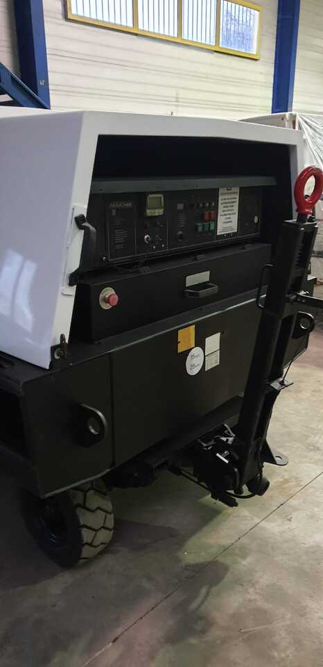 Houchin GPU C690 90KvA+28DC - Maavirtalaite: kuva Houchin GPU C690 90KvA+28DC - Maavirtalaite Houchin GPU C690 90KvA+28DC - Maavirtalaite: kuva Houchin GPU C690 90KvA+28DC - Maavirtalaite