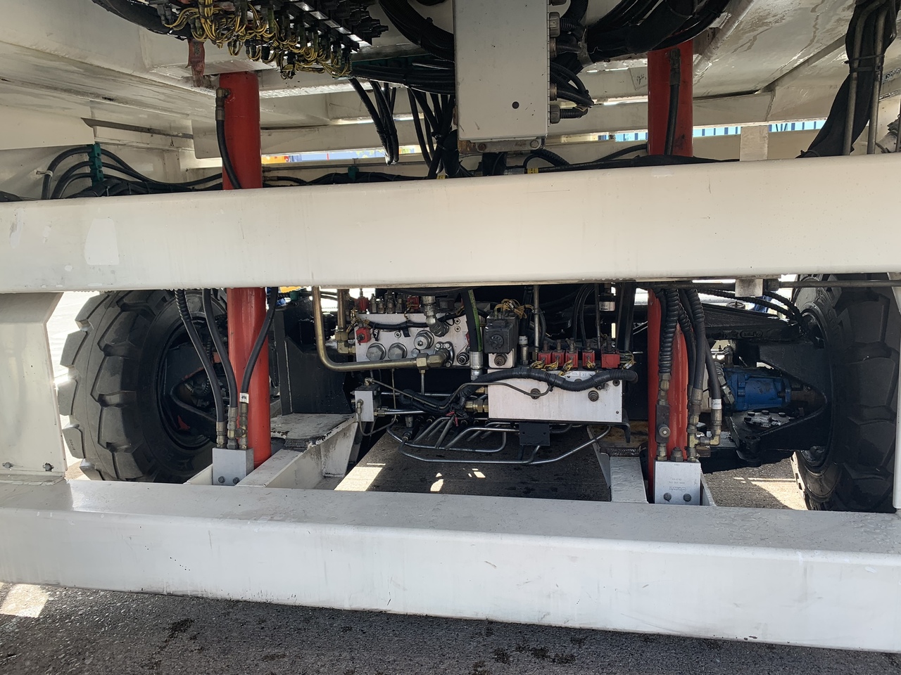 Kontti- ja kuormalavalastaaja Lower Deck Loader 7 tons FMC  Commander 15: kuva Kontti- ja kuormalavalastaaja Lower Deck Loader 7 tons FMC  Commander 15