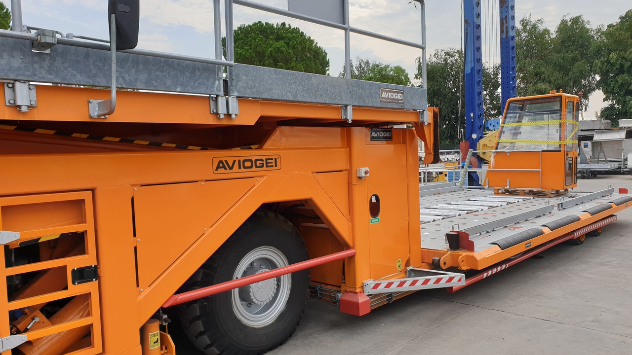Main Deck Loader Aviogei 20 tons 2PU2000 - Kontti- ja kuormalavalastaaja: kuva Main Deck Loader Aviogei 20 tons 2PU2000 - Kontti- ja kuormalavalastaaja Main Deck Loader Aviogei 20 tons 2PU2000 - Kontti- ja kuormalavalastaaja: kuva Main Deck Loader Aviogei 20 tons 2PU2000 - Kontti- ja kuormalavalastaaja