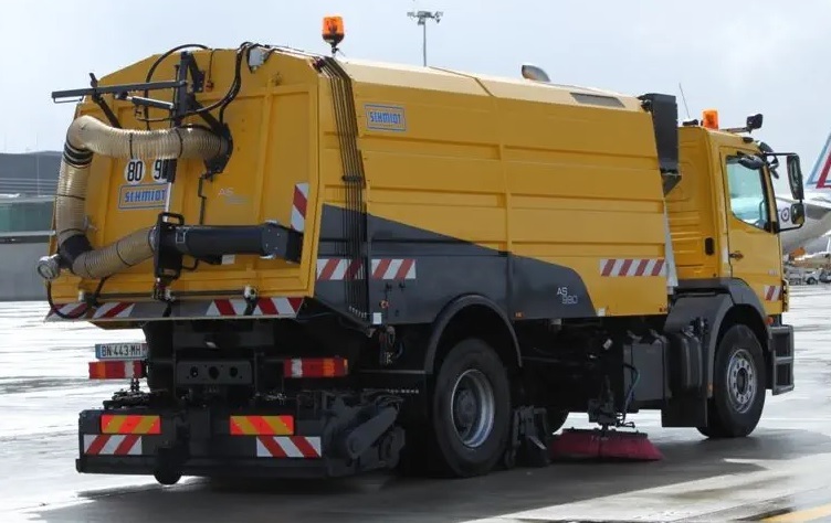Runway Sweeper Schmidt AS990 - Lakaisuauto: kuva Runway Sweeper Schmidt AS990 - Lakaisuauto Runway Sweeper Schmidt AS990 - Lakaisuauto: kuva Runway Sweeper Schmidt AS990 - Lakaisuauto