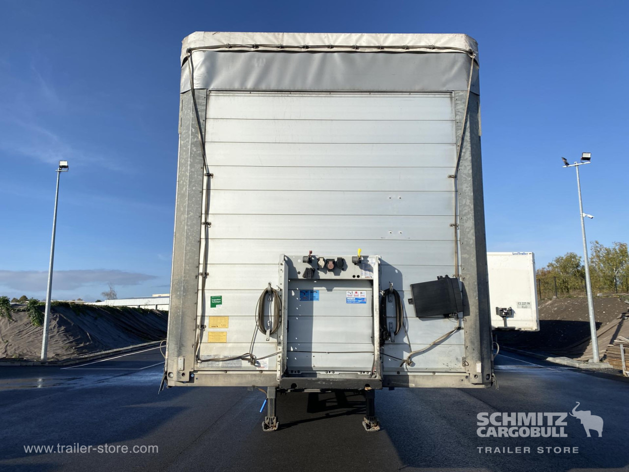 Pressukapellipuoliperävaunu SCHMITZ Curtainsider Standard Taillift: kuva Pressukapellipuoliperävaunu SCHMITZ Curtainsider Standard Taillift Pressukapellipuoliperävaunu SCHMITZ Curtainsider Standard Taillift: kuva Pressukapellipuoliperävaunu SCHMITZ Curtainsider Standard Taillift