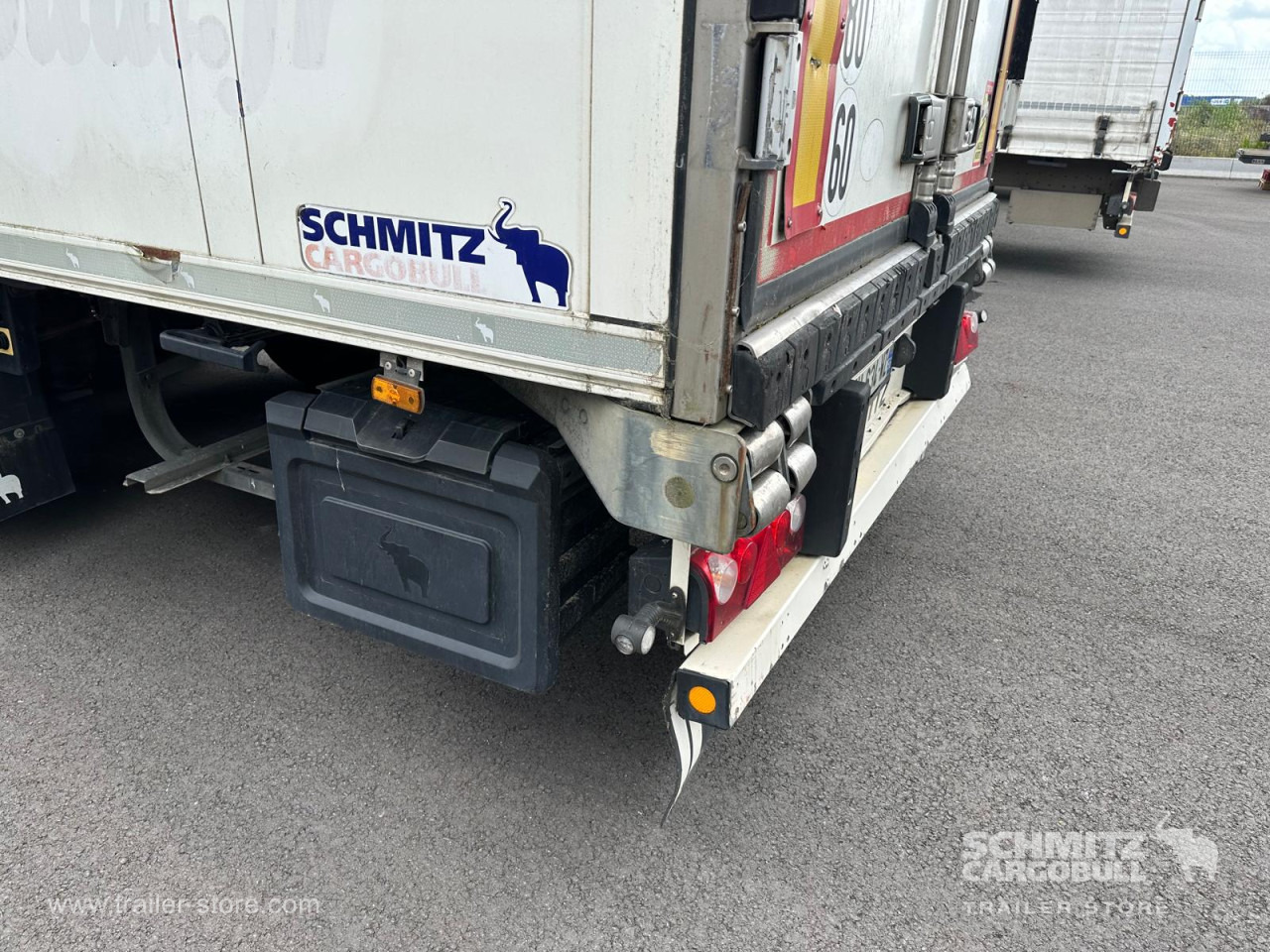 Isoterminen puoliperävaunu SCHMITZ Reefer Standard: kuva Isoterminen puoliperävaunu SCHMITZ Reefer Standard