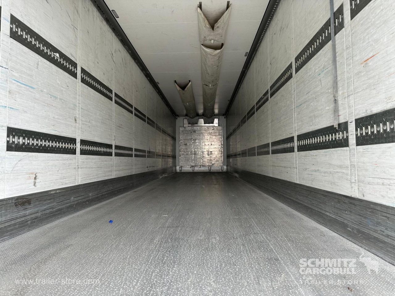 Isoterminen puoliperävaunu SCHMITZ Reefer Standard: kuva Isoterminen puoliperävaunu SCHMITZ Reefer Standard