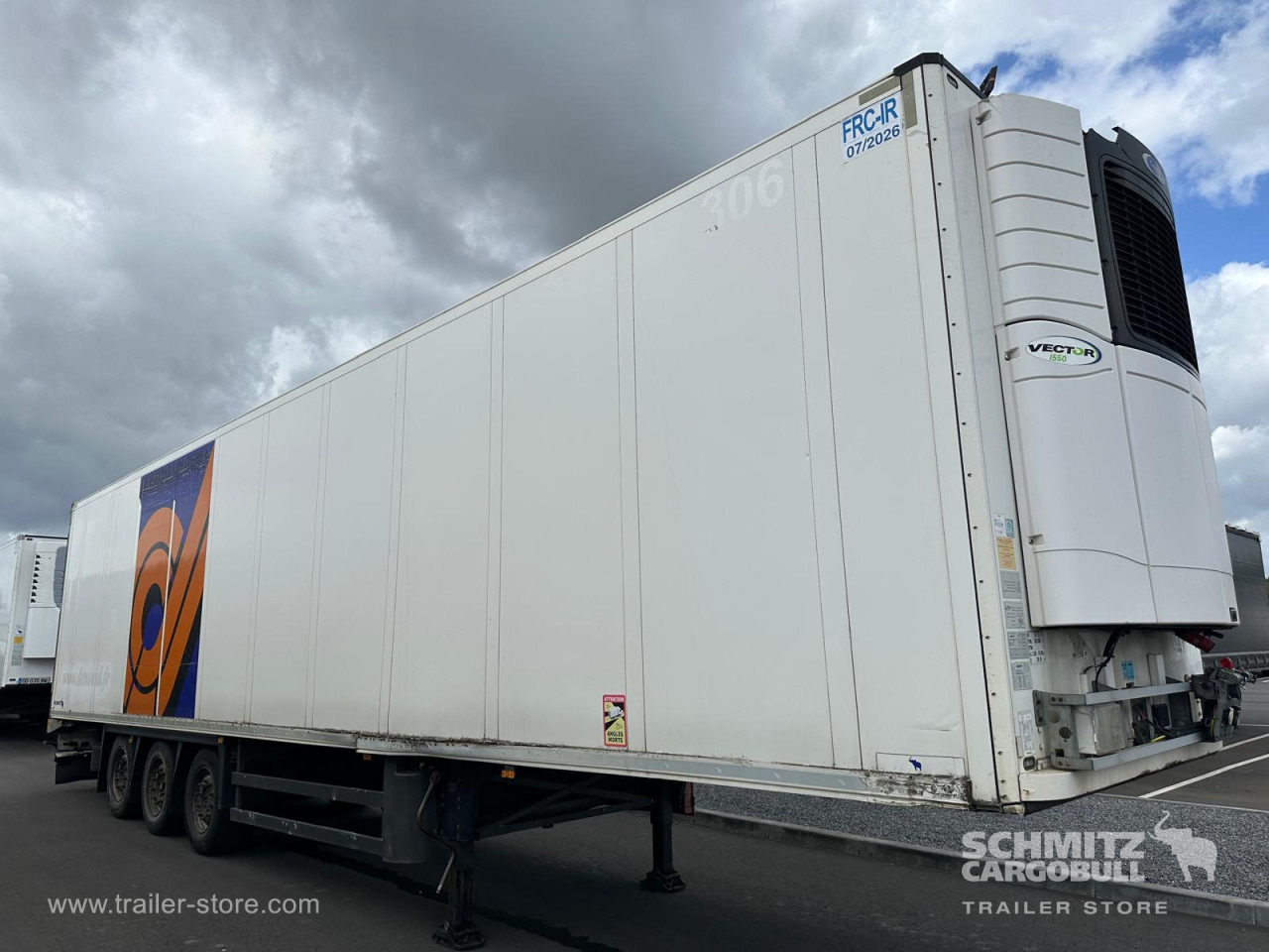 Isoterminen puoliperävaunu SCHMITZ Reefer Standard: kuva Isoterminen puoliperävaunu SCHMITZ Reefer Standard