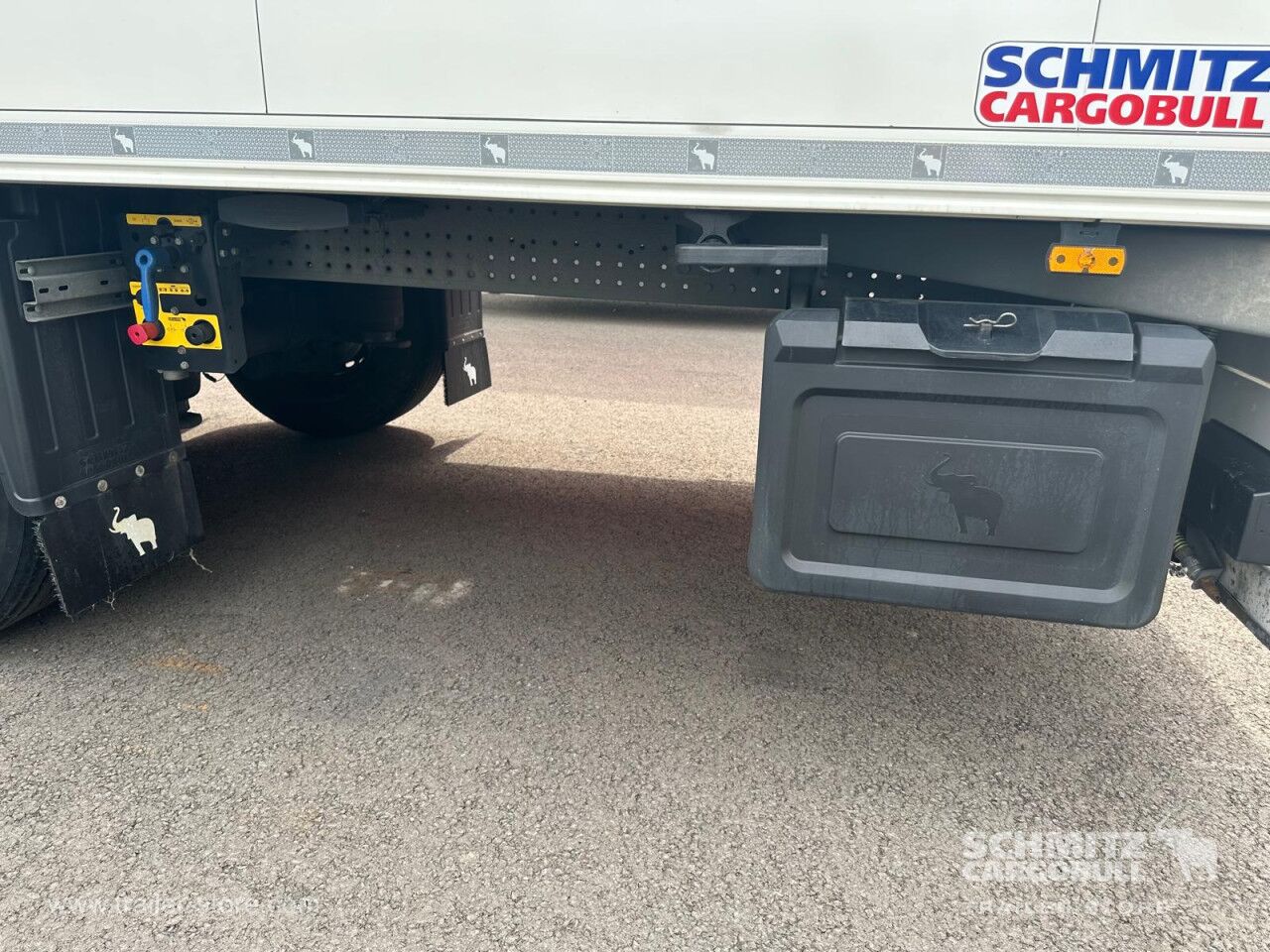 SCHMITZ Reefer Standard - Isoterminen puoliperävaunu: kuva SCHMITZ Reefer Standard - Isoterminen puoliperävaunu SCHMITZ Reefer Standard - Isoterminen puoliperävaunu: kuva SCHMITZ Reefer Standard - Isoterminen puoliperävaunu