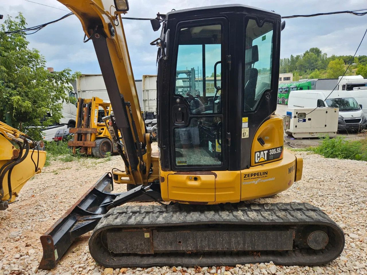 CAT 305 5E2 - Minikuormaaja: kuva CAT 305 5E2 - Minikuormaaja CAT 305 5E2 - Minikuormaaja: kuva CAT 305 5E2 - Minikuormaaja
