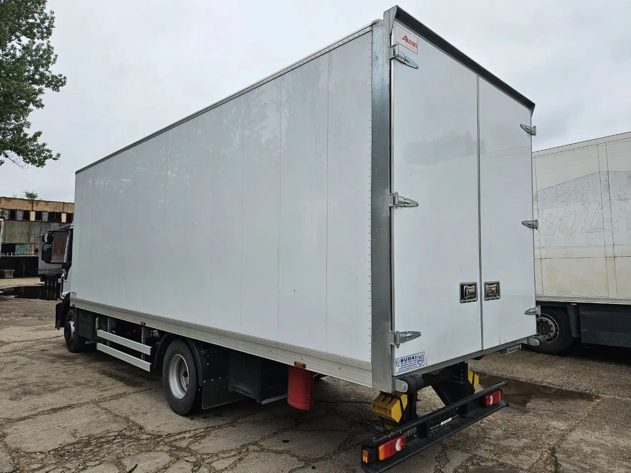 Iveco EuroCargo 120 - 210 BOX 12t Only 7554 km - Umpikori kuorma-auto: kuva Iveco EuroCargo 120 - 210 BOX 12t Only 7554 km - Umpikori kuorma-auto Iveco EuroCargo 120 - 210 BOX 12t Only 7554 km - Umpikori kuorma-auto: kuva Iveco EuroCargo 120 - 210 BOX 12t Only 7554 km - Umpikori kuorma-auto