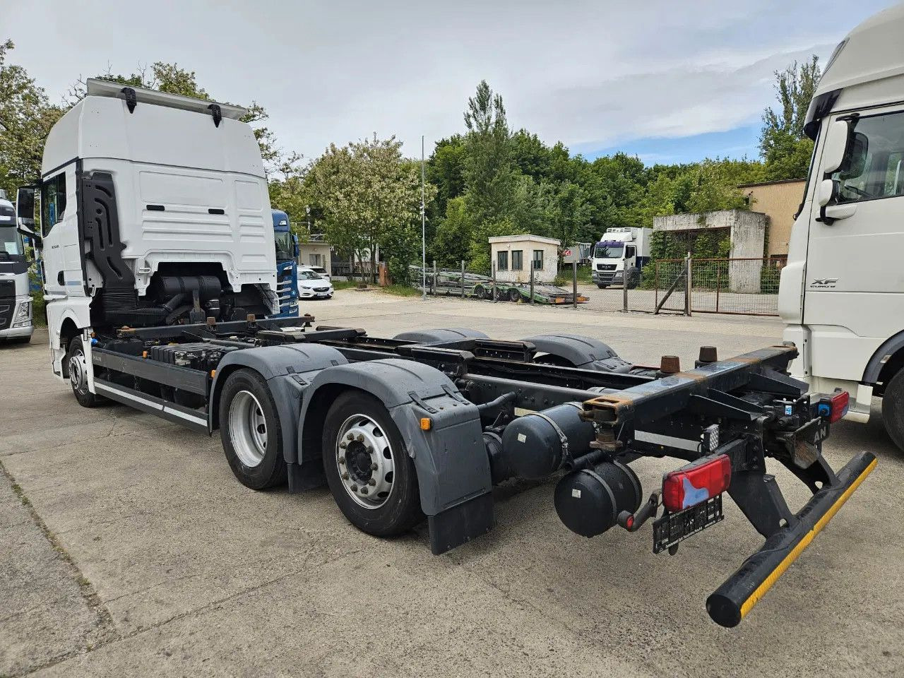 MAN TGX 26.470 XXL BDF 6x2 2 units, NAVI, Lift Axle - Konttialus/ Vaihtokuormatilat kuorma-auto: kuva MAN TGX 26.470 XXL BDF 6x2 2 units, NAVI, Lift Axle - Konttialus/ Vaihtokuormatilat kuorma-auto MAN TGX 26.470 XXL BDF 6x2 2 units, NAVI, Lift Axle - Konttialus/ Vaihtokuormatilat kuorma-auto: kuva MAN TGX 26.470 XXL BDF 6x2 2 units, NAVI, Lift Axle - Konttialus/ Vaihtokuormatilat kuorma-auto