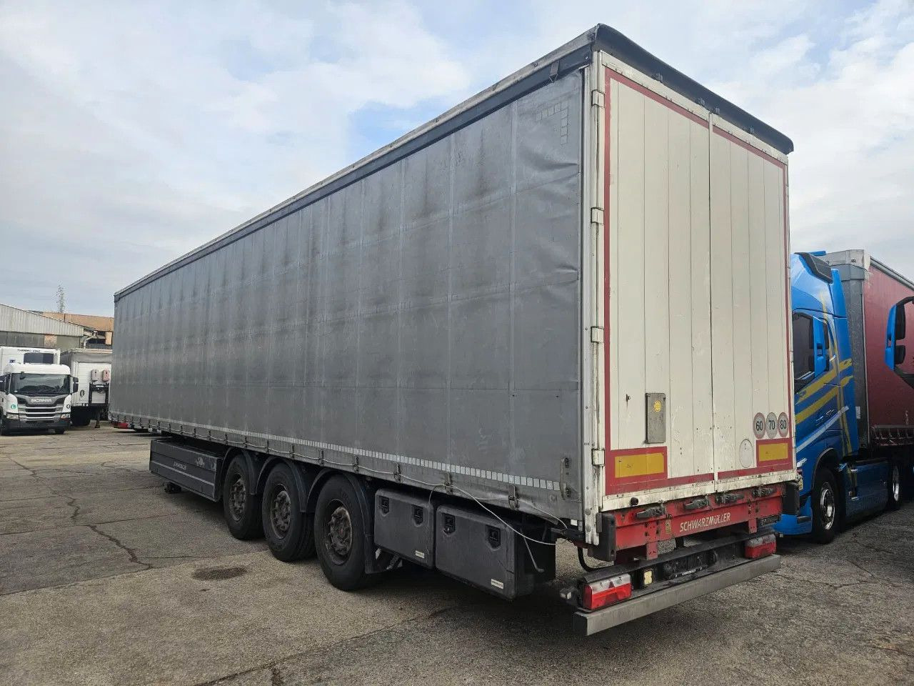 Schwarzmüller S1 J-seria, Pallet box - Pressukapellipuoliperävaunu: kuva Schwarzmüller S1 J-seria, Pallet box - Pressukapellipuoliperävaunu Schwarzmüller S1 J-seria, Pallet box - Pressukapellipuoliperävaunu: kuva Schwarzmüller S1 J-seria, Pallet box - Pressukapellipuoliperävaunu