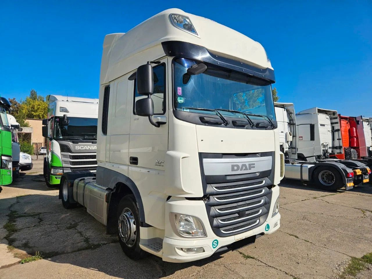 DAF XF 460 SSC Retarder Standklima - Vetopöytäauto: kuva DAF XF 460 SSC Retarder Standklima - Vetopöytäauto DAF XF 460 SSC Retarder Standklima - Vetopöytäauto: kuva DAF XF 460 SSC Retarder Standklima - Vetopöytäauto