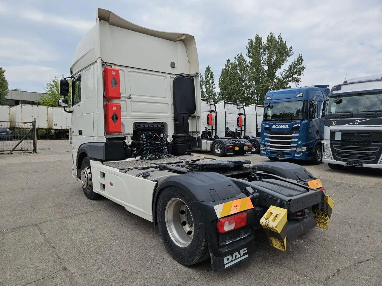 DAF XF 480 SSC Full Spoiler Alloy wheels Standklima - Vetopöytäauto: kuva DAF XF 480 SSC Full Spoiler Alloy wheels Standklima - Vetopöytäauto DAF XF 480 SSC Full Spoiler Alloy wheels Standklima - Vetopöytäauto: kuva DAF XF 480 SSC Full Spoiler Alloy wheels Standklima - Vetopöytäauto