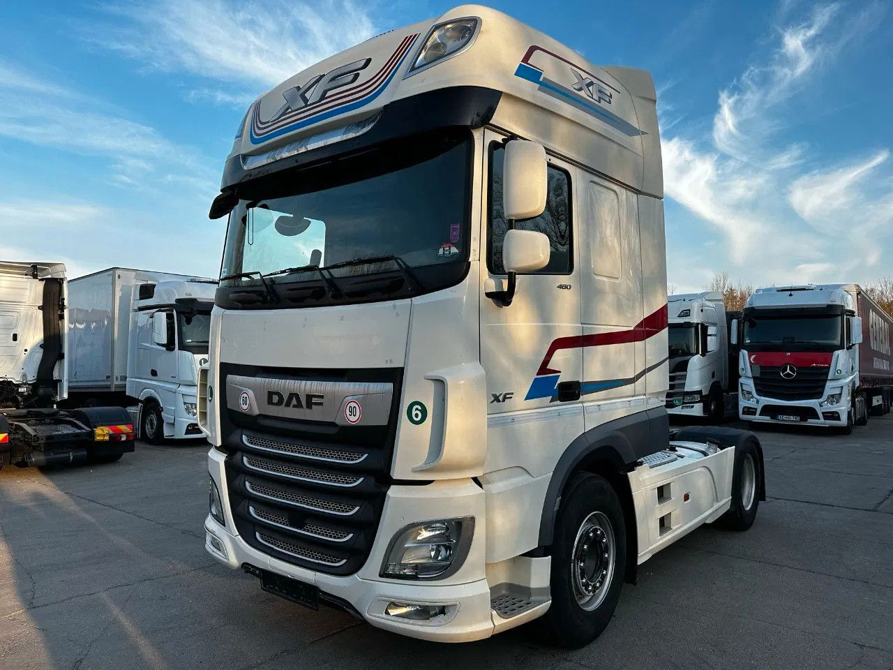 DAF XF 480 SSC Standard - Stand Klima - Frigo - HYVA - Vetopöytäauto: kuva DAF XF 480 SSC Standard - Stand Klima - Frigo - HYVA - Vetopöytäauto DAF XF 480 SSC Standard - Stand Klima - Frigo - HYVA - Vetopöytäauto: kuva DAF XF 480 SSC Standard - Stand Klima - Frigo - HYVA - Vetopöytäauto
