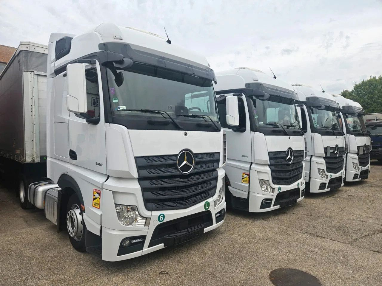 Mercedes-Benz Actros 1851 Mega, BigSpace, Standklima, 4 units - Vetopöytäauto: kuva Mercedes-Benz Actros 1851 Mega, BigSpace, Standklima, 4 units - Vetopöytäauto Mercedes-Benz Actros 1851 Mega, BigSpace, Standklima, 4 units - Vetopöytäauto: kuva Mercedes-Benz Actros 1851 Mega, BigSpace, Standklima, 4 units - Vetopöytäauto