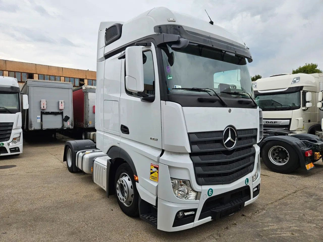 Mercedes-Benz Actros 1851 Mega, BigSpace, Standklima, 4 units - Vetopöytäauto: kuva Mercedes-Benz Actros 1851 Mega, BigSpace, Standklima, 4 units - Vetopöytäauto Mercedes-Benz Actros 1851 Mega, BigSpace, Standklima, 4 units - Vetopöytäauto: kuva Mercedes-Benz Actros 1851 Mega, BigSpace, Standklima, 4 units - Vetopöytäauto