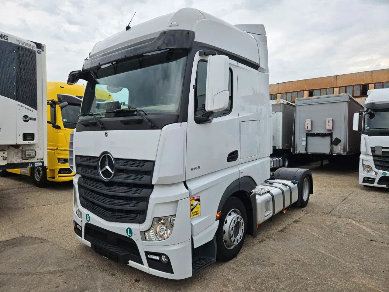 Mercedes-Benz Actros 1851 Mega, BigSpace, Standklima, 4 units - Vetopöytäauto: kuva Mercedes-Benz Actros 1851 Mega, BigSpace, Standklima, 4 units - Vetopöytäauto Mercedes-Benz Actros 1851 Mega, BigSpace, Standklima, 4 units - Vetopöytäauto: kuva Mercedes-Benz Actros 1851 Mega, BigSpace, Standklima, 4 units - Vetopöytäauto