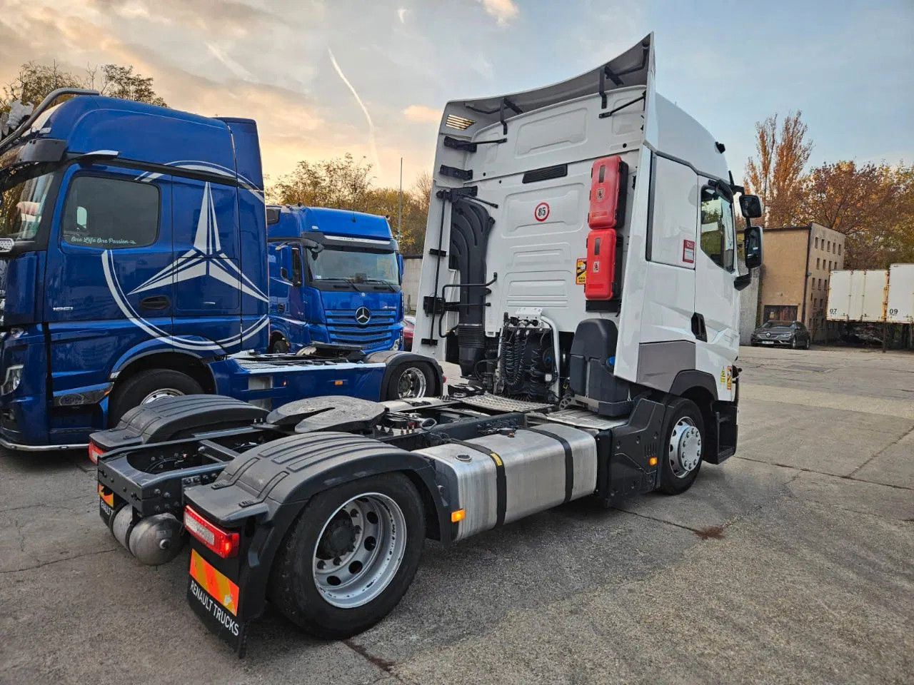 Renault T520 HSC, Mega, Standklima - Vetopöytäauto: kuva Renault T520 HSC, Mega, Standklima - Vetopöytäauto Renault T520 HSC, Mega, Standklima - Vetopöytäauto: kuva Renault T520 HSC, Mega, Standklima - Vetopöytäauto