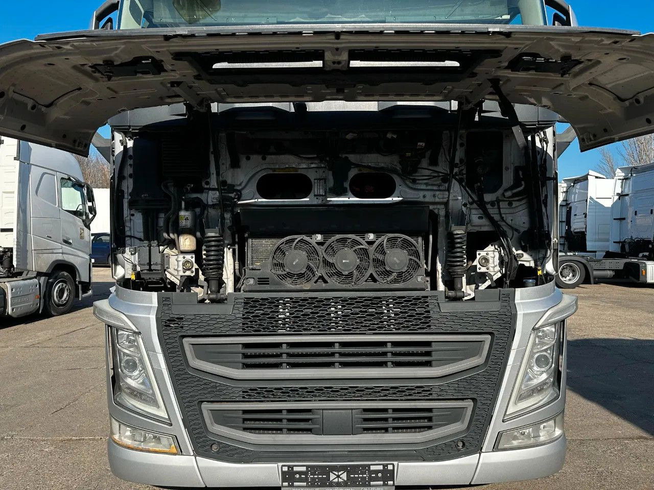 Volvo FH 500 ADR, I-Park, Alloy w. Leather seats, TV s - Vetopöytäauto: kuva Volvo FH 500 ADR, I-Park, Alloy w. Leather seats, TV s - Vetopöytäauto Volvo FH 500 ADR, I-Park, Alloy w. Leather seats, TV s - Vetopöytäauto: kuva Volvo FH 500 ADR, I-Park, Alloy w. Leather seats, TV s - Vetopöytäauto
