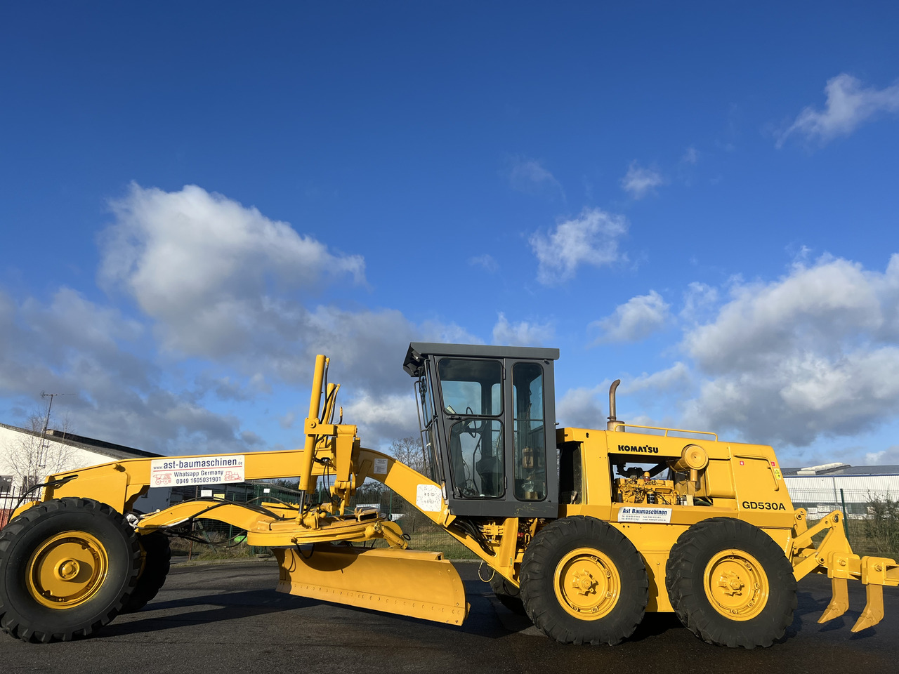 KOMATSU GD530A mit 5-Zahn-Heckaufreisser - Tiehöylä: kuva KOMATSU GD530A mit 5-Zahn-Heckaufreisser - Tiehöylä KOMATSU GD530A mit 5-Zahn-Heckaufreisser - Tiehöylä: kuva KOMATSU GD530A mit 5-Zahn-Heckaufreisser - Tiehöylä