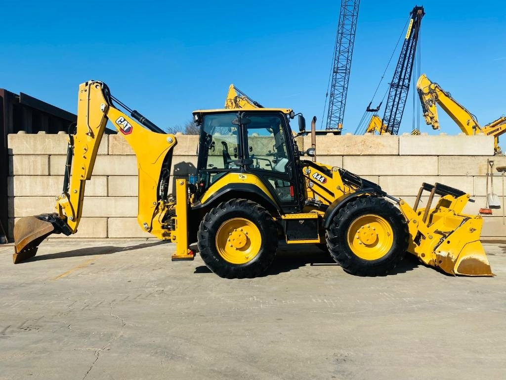 CAT 444 4x4 - Kaivuri-trukki: kuva CAT 444 4x4 - Kaivuri-trukki CAT 444 4x4 - Kaivuri-trukki: kuva CAT 444 4x4 - Kaivuri-trukki