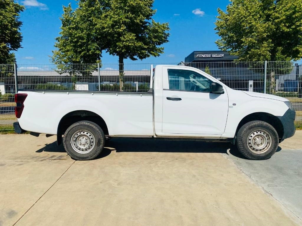 Isuzu D-Max Socage - Henkilöauto: kuva Isuzu D-Max Socage - Henkilöauto Isuzu D-Max Socage - Henkilöauto: kuva Isuzu D-Max Socage - Henkilöauto