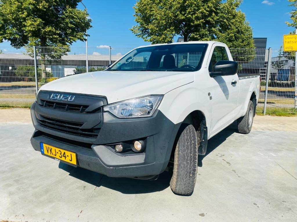 Isuzu D-Max Socage - Henkilöauto: kuva Isuzu D-Max Socage - Henkilöauto Isuzu D-Max Socage - Henkilöauto: kuva Isuzu D-Max Socage - Henkilöauto