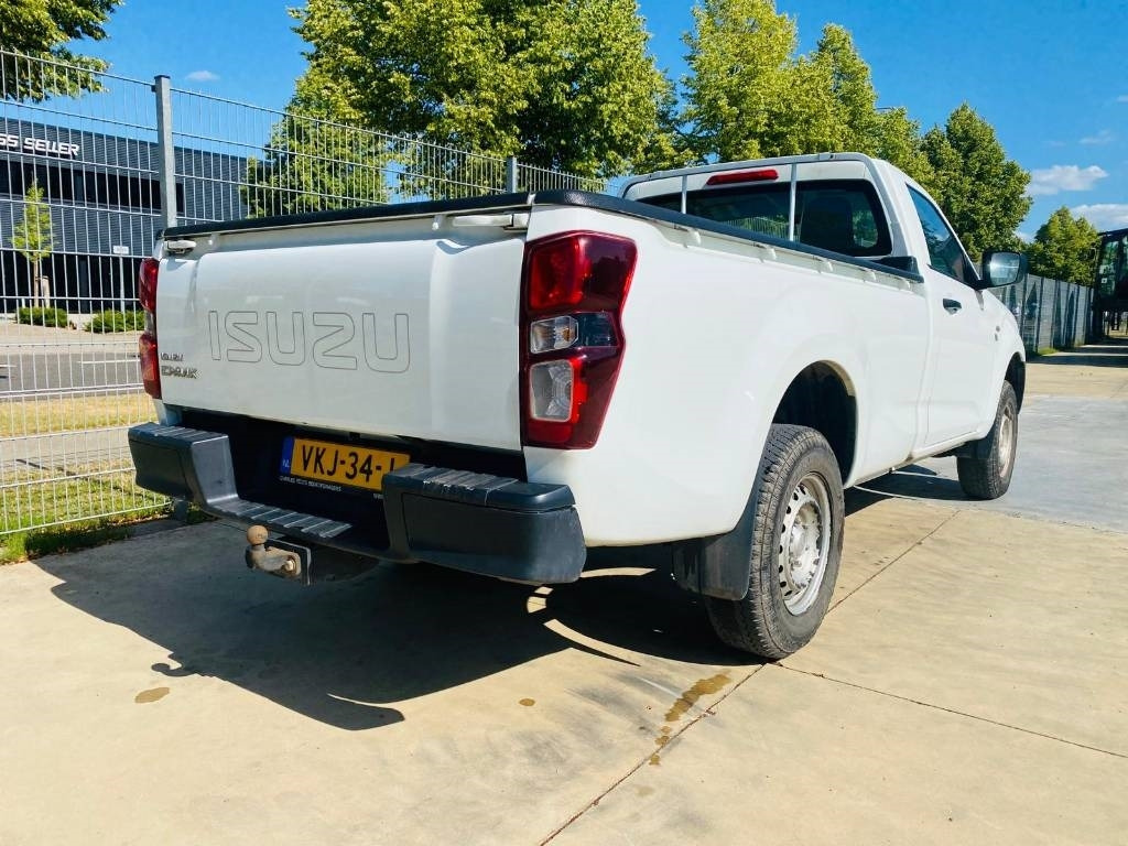 Isuzu D-Max Socage - Henkilöauto: kuva Isuzu D-Max Socage - Henkilöauto Isuzu D-Max Socage - Henkilöauto: kuva Isuzu D-Max Socage - Henkilöauto