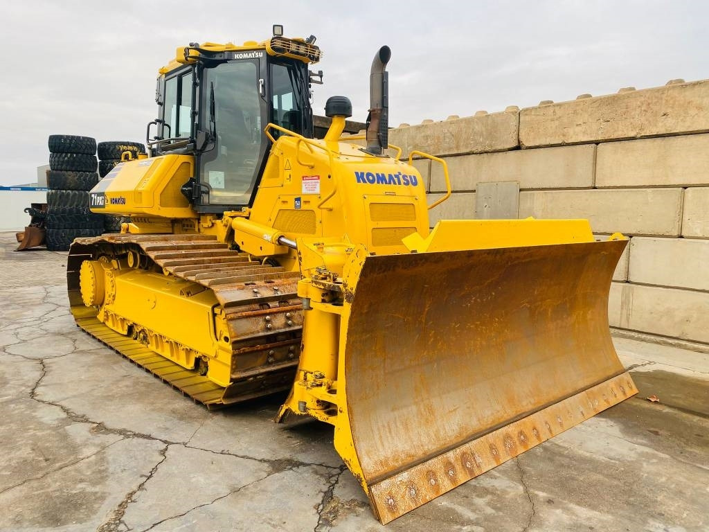 Komatsu D 71 PXi-24eo - Puskutraktori: kuva Komatsu D 71 PXi-24eo - Puskutraktori Komatsu D 71 PXi-24eo - Puskutraktori: kuva Komatsu D 71 PXi-24eo - Puskutraktori