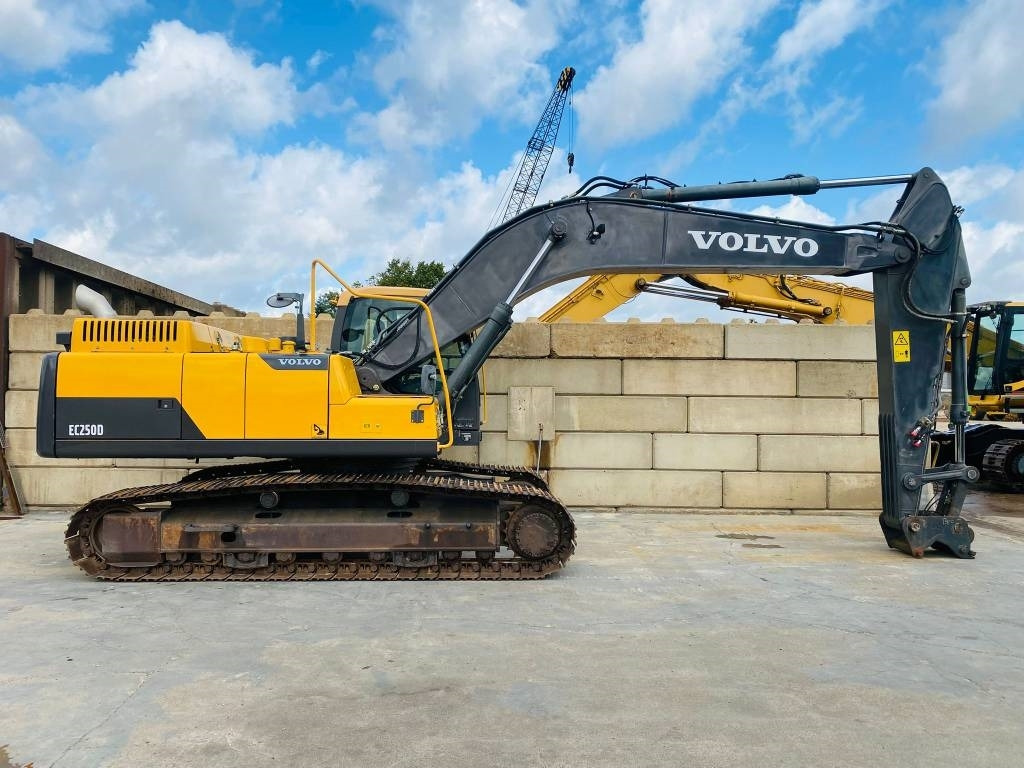 Volvo EC 250 D N L - Telakaivukone: kuva Volvo EC 250 D N L - Telakaivukone Volvo EC 250 D N L - Telakaivukone: kuva Volvo EC 250 D N L - Telakaivukone