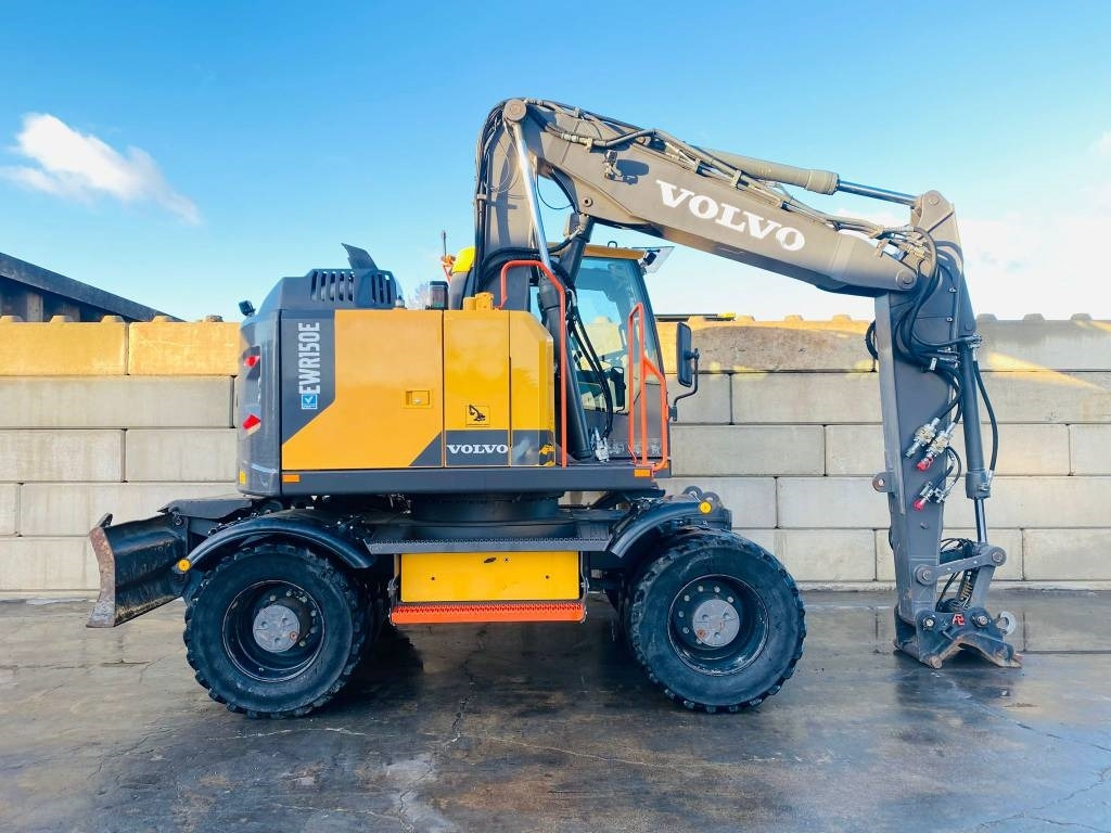 Volvo EWR 150 E - Pyöräalustainen kaivinkone: kuva Volvo EWR 150 E - Pyöräalustainen kaivinkone Volvo EWR 150 E - Pyöräalustainen kaivinkone: kuva Volvo EWR 150 E - Pyöräalustainen kaivinkone