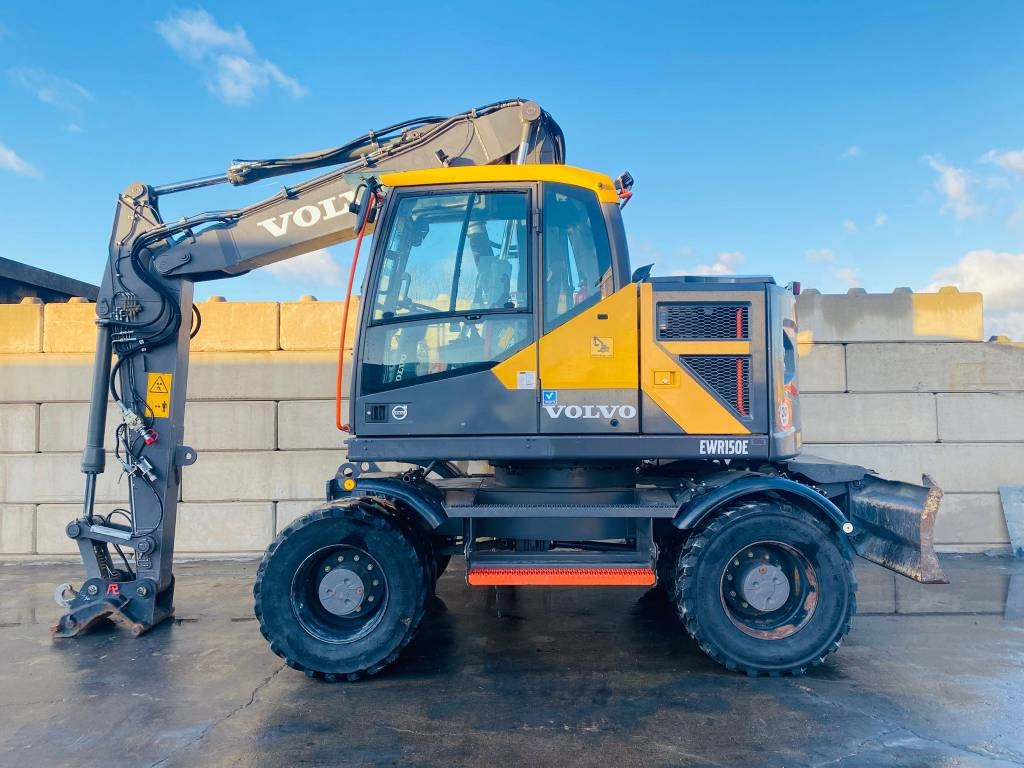 Volvo EWR 150 E - Pyöräalustainen kaivinkone: kuva Volvo EWR 150 E - Pyöräalustainen kaivinkone Volvo EWR 150 E - Pyöräalustainen kaivinkone: kuva Volvo EWR 150 E - Pyöräalustainen kaivinkone