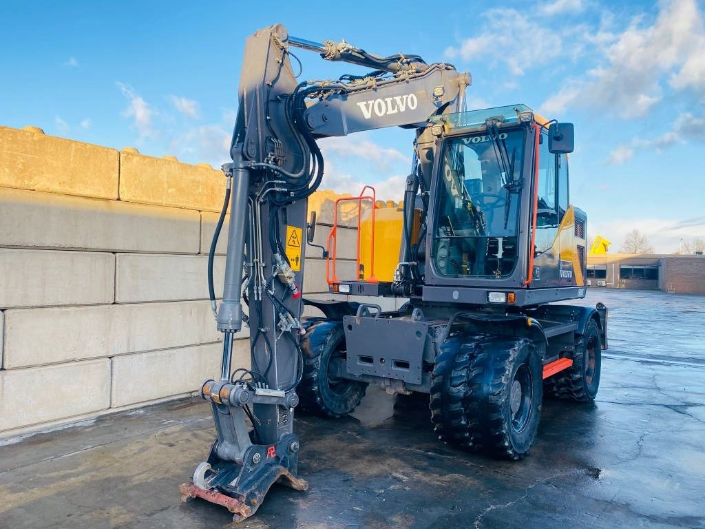 Volvo EWR 150 E - Pyöräalustainen kaivinkone: kuva Volvo EWR 150 E - Pyöräalustainen kaivinkone Volvo EWR 150 E - Pyöräalustainen kaivinkone: kuva Volvo EWR 150 E - Pyöräalustainen kaivinkone