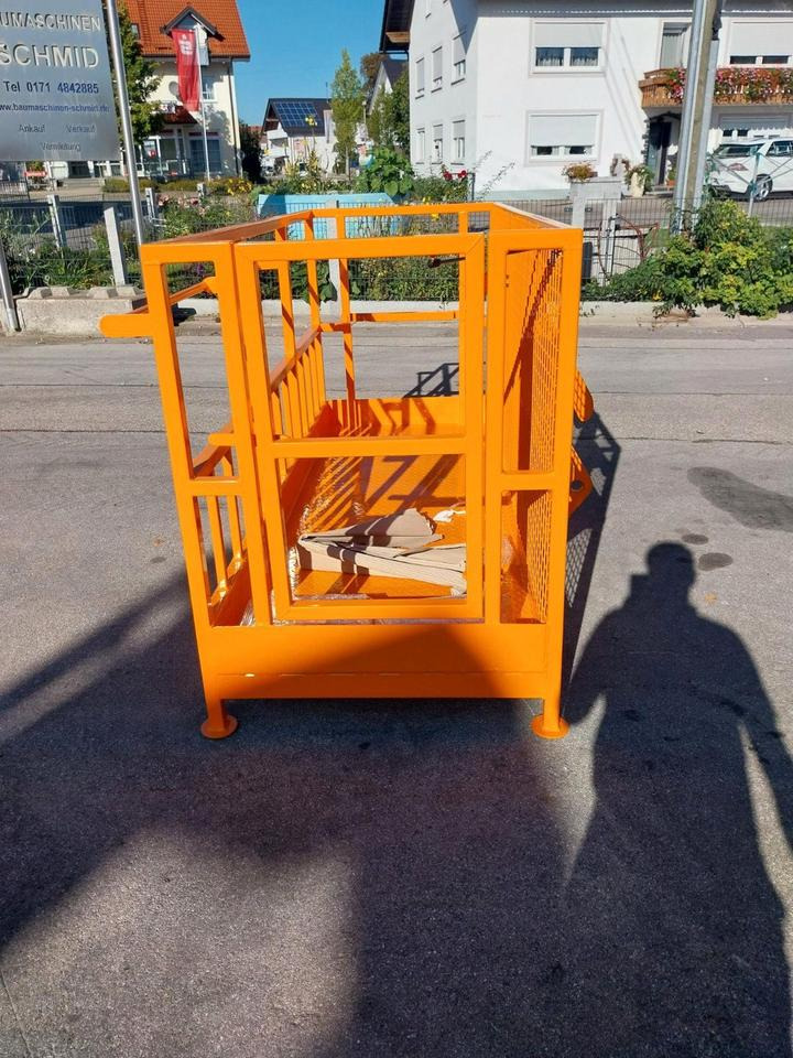 Arbeitskorb Arbeitsbühne Werkzeugkorb 2,4m 1,3m Euro Frontlader - Rakennustarvikkeet: kuva Arbeitskorb Arbeitsbühne Werkzeugkorb 2,4m 1,3m Euro Frontlader - Rakennustarvikkeet Arbeitskorb Arbeitsbühne Werkzeugkorb 2,4m 1,3m Euro Frontlader - Rakennustarvikkeet: kuva Arbeitskorb Arbeitsbühne Werkzeugkorb 2,4m 1,3m Euro Frontlader - Rakennustarvikkeet