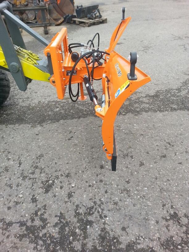 Schneeschild V 1,8m Samasz Schlepper Radlader Hoflader Frontlader - Lumiaura: kuva Schneeschild V 1,8m Samasz Schlepper Radlader Hoflader Frontlader - Lumiaura Schneeschild V 1,8m Samasz Schlepper Radlader Hoflader Frontlader - Lumiaura: kuva Schneeschild V 1,8m Samasz Schlepper Radlader Hoflader Frontlader - Lumiaura