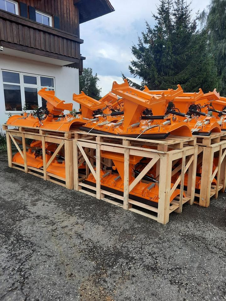 Lumiaura Schneeschild Vario 1,8m Schlepper Radlader Hoflader Kramer: kuva Lumiaura Schneeschild Vario 1,8m Schlepper Radlader Hoflader Kramer Lumiaura Schneeschild Vario 1,8m Schlepper Radlader Hoflader Kramer: kuva Lumiaura Schneeschild Vario 1,8m Schlepper Radlader Hoflader Kramer