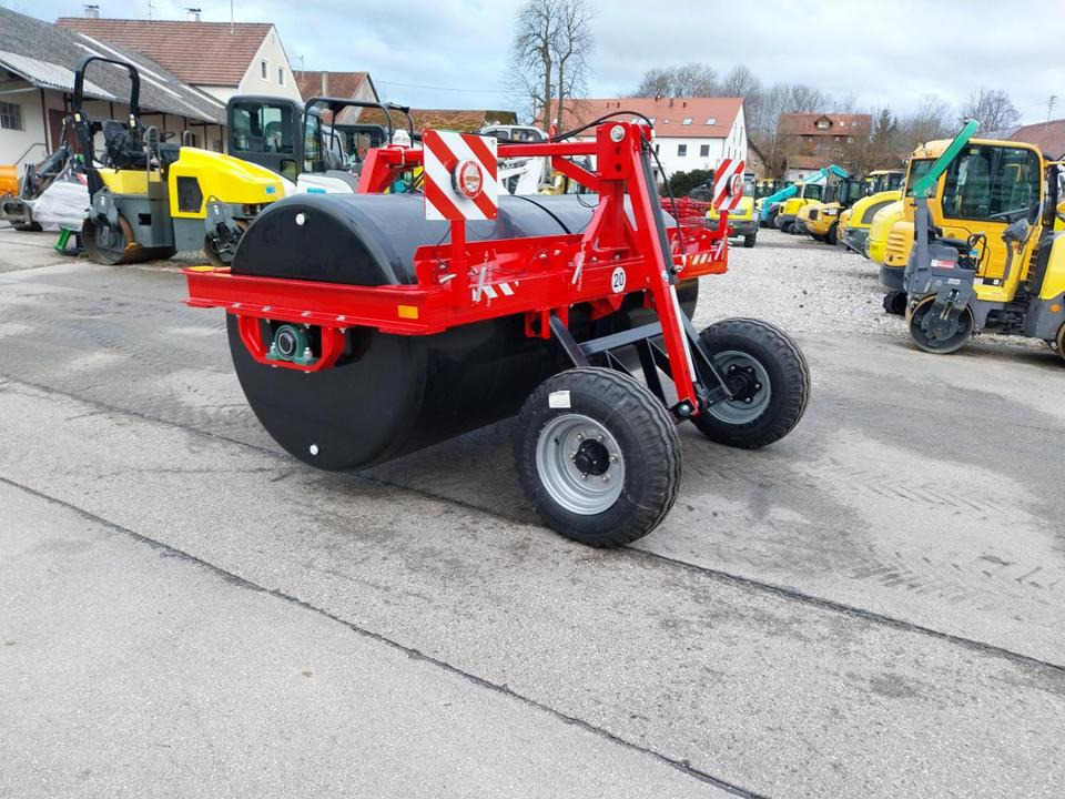 Wiesenwalze mit Fahrwerk für Schlepper Walze Ackerwalze - Jyrä: kuva Wiesenwalze mit Fahrwerk für Schlepper Walze Ackerwalze - Jyrä Wiesenwalze mit Fahrwerk für Schlepper Walze Ackerwalze - Jyrä: kuva Wiesenwalze mit Fahrwerk für Schlepper Walze Ackerwalze - Jyrä