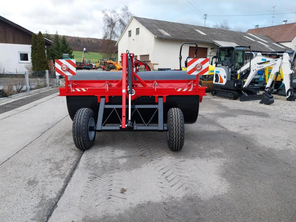 Wiesenwalze mit Fahrwerk für Schlepper Walze Ackerwalze - Jyrä: kuva Wiesenwalze mit Fahrwerk für Schlepper Walze Ackerwalze - Jyrä Wiesenwalze mit Fahrwerk für Schlepper Walze Ackerwalze - Jyrä: kuva Wiesenwalze mit Fahrwerk für Schlepper Walze Ackerwalze - Jyrä