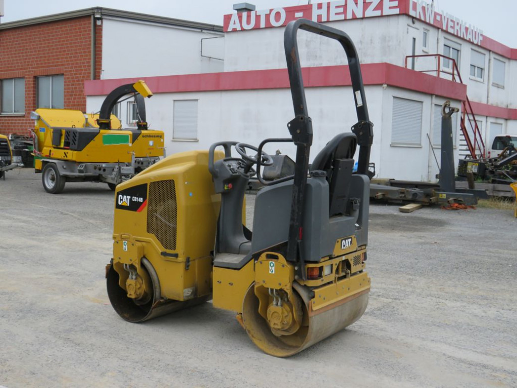 CATERPILLAR Tandem-Vibrationswalze CB14 B Baumaschine - Jyrä: kuva CATERPILLAR Tandem-Vibrationswalze CB14 B Baumaschine - Jyrä CATERPILLAR Tandem-Vibrationswalze CB14 B Baumaschine - Jyrä: kuva CATERPILLAR Tandem-Vibrationswalze CB14 B Baumaschine - Jyrä