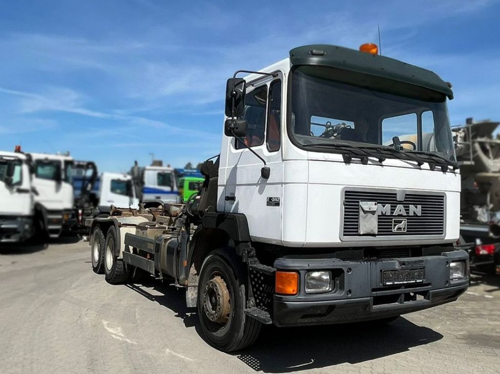 MAN F2000 27.342 6x4 Abrollkipper mit Kran - Koukkulava kuorma-auto, Nosturiauto: kuva MAN F2000 27.342 6x4 Abrollkipper mit Kran - Koukkulava kuorma-auto, Nosturiauto MAN F2000 27.342 6x4 Abrollkipper mit Kran - Koukkulava kuorma-auto, Nosturiauto: kuva MAN F2000 27.342 6x4 Abrollkipper mit Kran - Koukkulava kuorma-auto, Nosturiauto