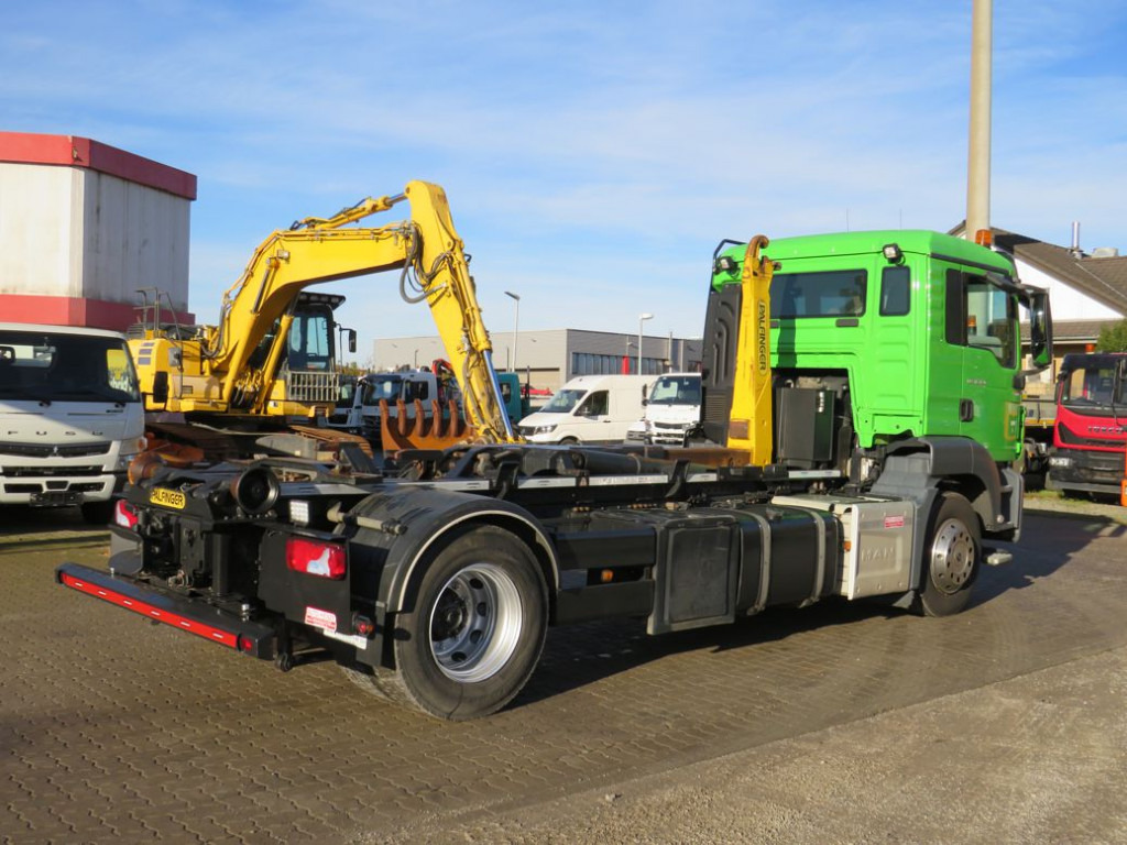 MAN MAN TG-S Abrollkipper 18.320 BL - Koukkulava kuorma-auto: kuva MAN MAN TG-S Abrollkipper 18.320 BL - Koukkulava kuorma-auto MAN MAN TG-S Abrollkipper 18.320 BL - Koukkulava kuorma-auto: kuva MAN MAN TG-S Abrollkipper 18.320 BL - Koukkulava kuorma-auto