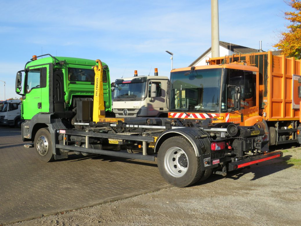 MAN MAN TG-S Abrollkipper 18.320 BL - Koukkulava kuorma-auto: kuva MAN MAN TG-S Abrollkipper 18.320 BL - Koukkulava kuorma-auto MAN MAN TG-S Abrollkipper 18.320 BL - Koukkulava kuorma-auto: kuva MAN MAN TG-S Abrollkipper 18.320 BL - Koukkulava kuorma-auto