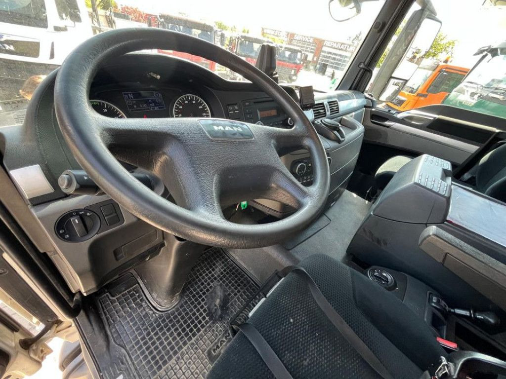 MAN TG-S 26.400 6x2-2 BL Pritsche Heckkran 5xhydr.Au - Nosturiauto: kuva MAN TG-S 26.400 6x2-2 BL Pritsche Heckkran 5xhydr.Au - Nosturiauto MAN TG-S 26.400 6x2-2 BL Pritsche Heckkran 5xhydr.Au - Nosturiauto: kuva MAN TG-S 26.400 6x2-2 BL Pritsche Heckkran 5xhydr.Au - Nosturiauto