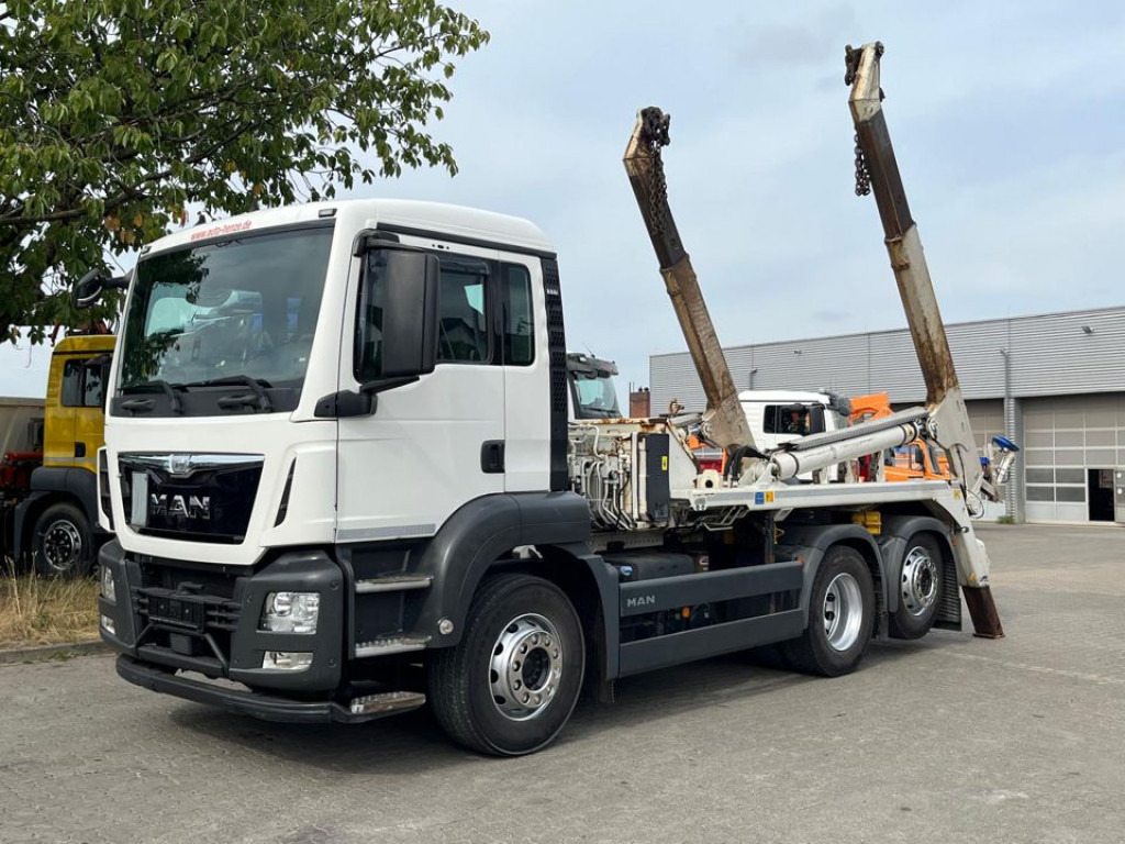 MAN TG-S 26.400 6x2 BL Absetzkipper Meiller Funk - Nostovarsi-vaihtolavakuorma kuorma-auto: kuva MAN TG-S 26.400 6x2 BL Absetzkipper Meiller Funk - Nostovarsi-vaihtolavakuorma kuorma-auto MAN TG-S 26.400 6x2 BL Absetzkipper Meiller Funk - Nostovarsi-vaihtolavakuorma kuorma-auto: kuva MAN TG-S 26.400 6x2 BL Absetzkipper Meiller Funk - Nostovarsi-vaihtolavakuorma kuorma-auto