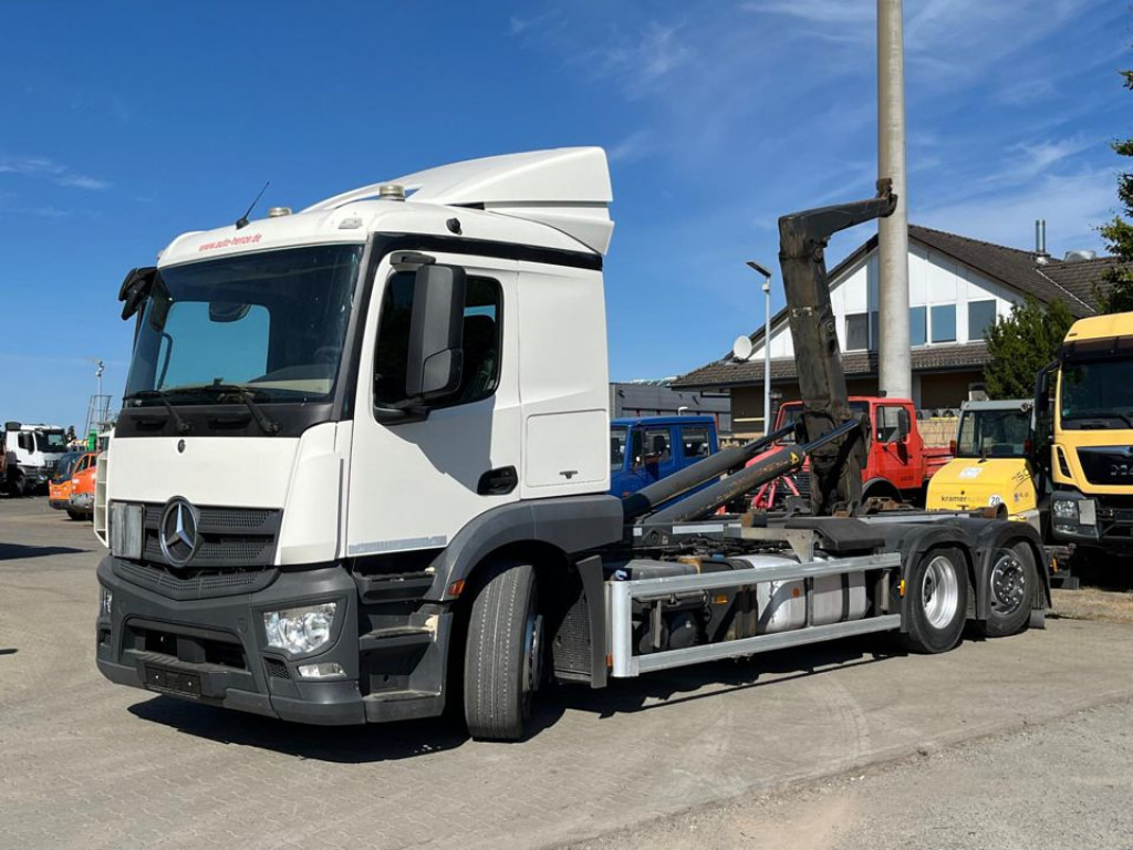 MERCEDES-BENZ Actros 2543 L 6x2 Abrollkipper MeillerLenk Lift - Koukkulava kuorma-auto: kuva MERCEDES-BENZ Actros 2543 L 6x2 Abrollkipper MeillerLenk Lift - Koukkulava kuorma-auto MERCEDES-BENZ Actros 2543 L 6x2 Abrollkipper MeillerLenk Lift - Koukkulava kuorma-auto: kuva MERCEDES-BENZ Actros 2543 L 6x2 Abrollkipper MeillerLenk Lift - Koukkulava kuorma-auto