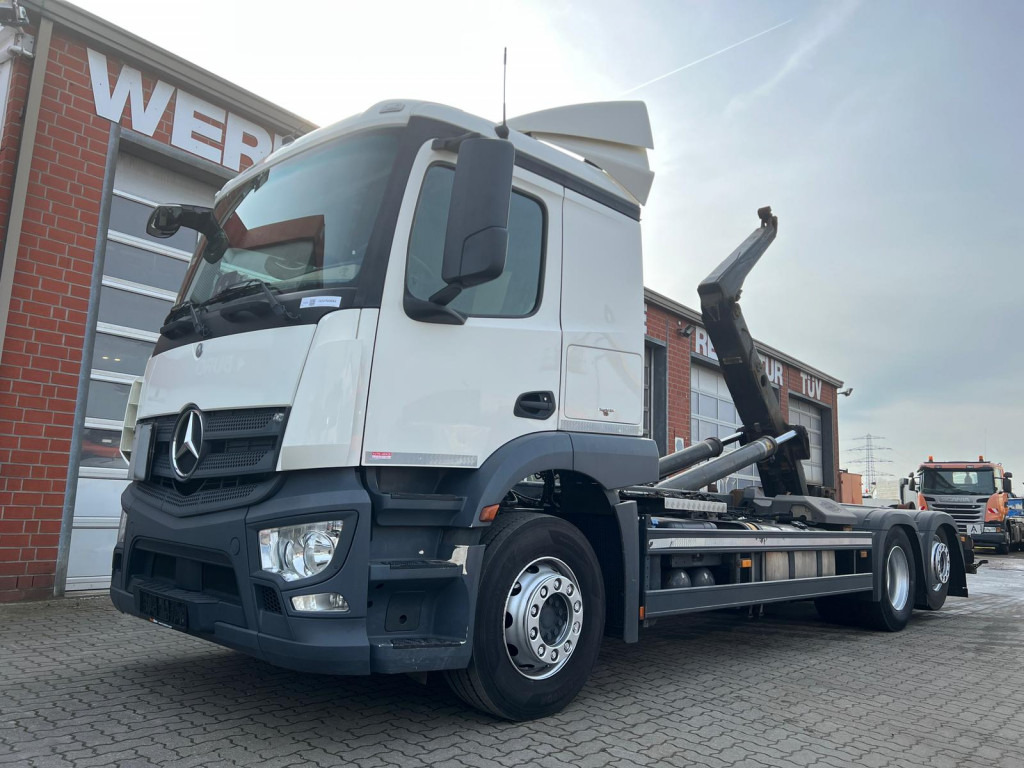 MERCEDES-BENZ Actros neu 2543 L 6x2 Abrollkipper Meiller Funk - Koukkulava kuorma-auto: kuva MERCEDES-BENZ Actros neu 2543 L 6x2 Abrollkipper Meiller Funk - Koukkulava kuorma-auto MERCEDES-BENZ Actros neu 2543 L 6x2 Abrollkipper Meiller Funk - Koukkulava kuorma-auto: kuva MERCEDES-BENZ Actros neu 2543 L 6x2 Abrollkipper Meiller Funk - Koukkulava kuorma-auto