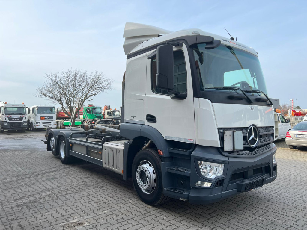MERCEDES-BENZ Actros neu 2543 L 6x2 Abrollkipper Meiller Funk - Koukkulava kuorma-auto: kuva MERCEDES-BENZ Actros neu 2543 L 6x2 Abrollkipper Meiller Funk - Koukkulava kuorma-auto MERCEDES-BENZ Actros neu 2543 L 6x2 Abrollkipper Meiller Funk - Koukkulava kuorma-auto: kuva MERCEDES-BENZ Actros neu 2543 L 6x2 Abrollkipper Meiller Funk - Koukkulava kuorma-auto
