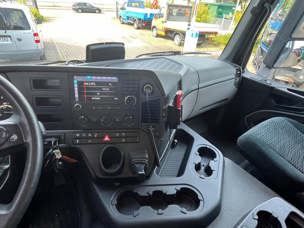 MERCEDES-BENZ Antos 1830 L nR 4x2 Standardkoffer LBW LBW 2to+Funk - Umpikori kuorma-auto: kuva MERCEDES-BENZ Antos 1830 L nR 4x2 Standardkoffer LBW LBW 2to+Funk - Umpikori kuorma-auto MERCEDES-BENZ Antos 1830 L nR 4x2 Standardkoffer LBW LBW 2to+Funk - Umpikori kuorma-auto: kuva MERCEDES-BENZ Antos 1830 L nR 4x2 Standardkoffer LBW LBW 2to+Funk - Umpikori kuorma-auto