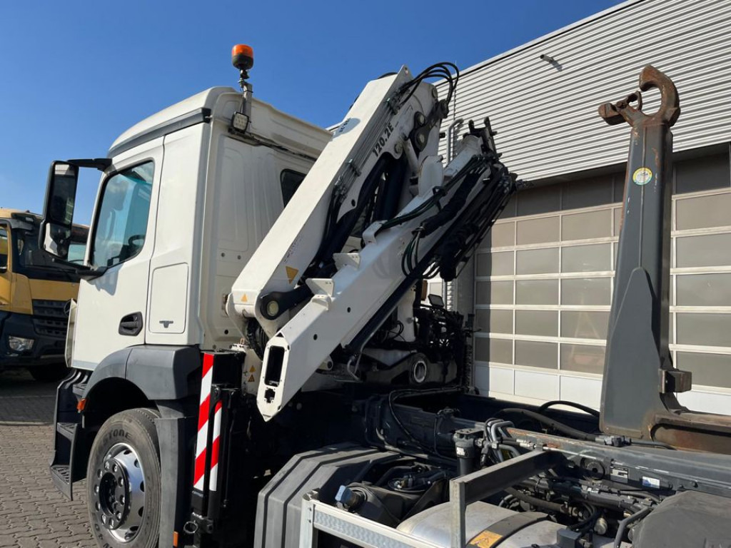 MERCEDES-BENZ Antos 2543 L 6x2 Abrollkipper mit Kran Funk+Greiferst. - Koukkulava kuorma-auto, Nosturiauto: kuva MERCEDES-BENZ Antos 2543 L 6x2 Abrollkipper mit Kran Funk+Greiferst. - Koukkulava kuorma-auto, Nosturiauto MERCEDES-BENZ Antos 2543 L 6x2 Abrollkipper mit Kran Funk+Greiferst. - Koukkulava kuorma-auto, Nosturiauto: kuva MERCEDES-BENZ Antos 2543 L 6x2 Abrollkipper mit Kran Funk+Greiferst. - Koukkulava kuorma-auto, Nosturiauto