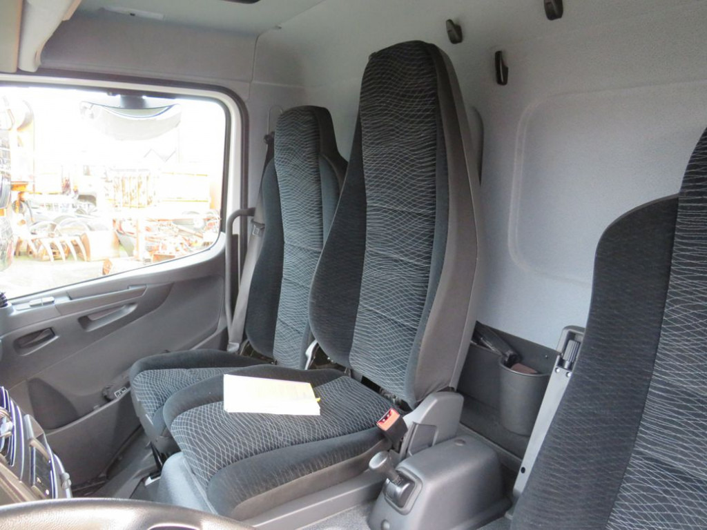 MERCEDES-BENZ Atego 818 L Pritsche LBW LBW 1 to AHK+Luftans - Pressukapelli tavara-auto: kuva MERCEDES-BENZ Atego 818 L Pritsche LBW LBW 1 to AHK+Luftans - Pressukapelli tavara-auto MERCEDES-BENZ Atego 818 L Pritsche LBW LBW 1 to AHK+Luftans - Pressukapelli tavara-auto: kuva MERCEDES-BENZ Atego 818 L Pritsche LBW LBW 1 to AHK+Luftans - Pressukapelli tavara-auto