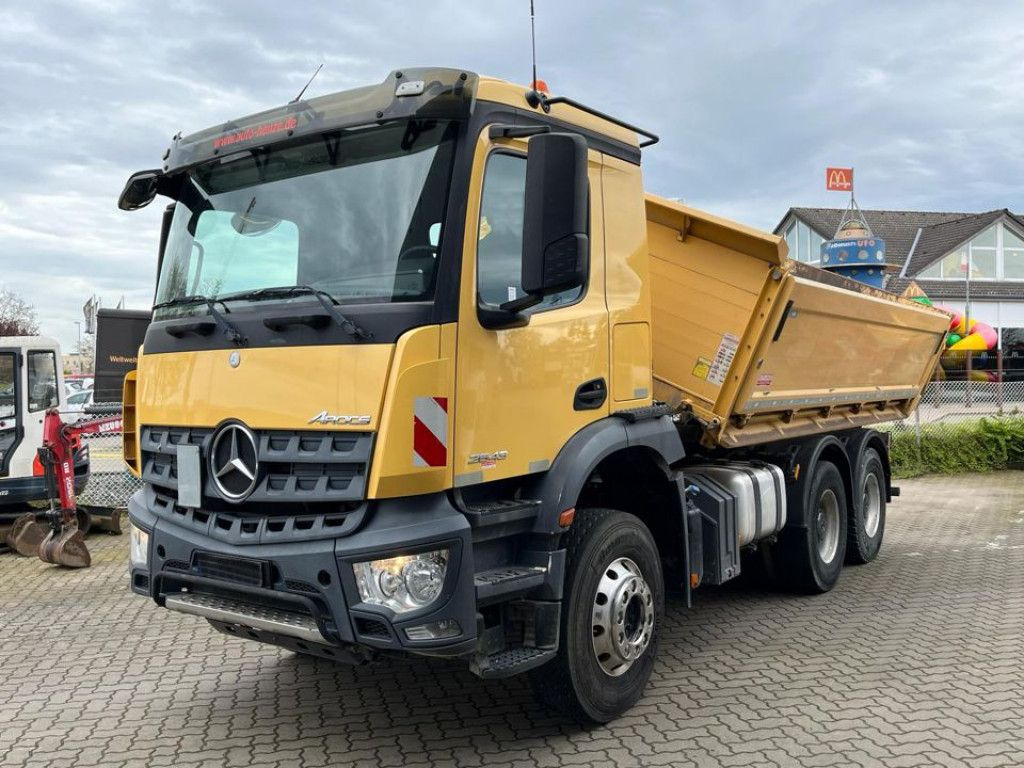 Mercedes-Benz Arocs 2643 K 6x4 3-Achs Kipper Blatt/Blatt, AP A - Kippiauto kuorma-auto: kuva Mercedes-Benz Arocs 2643 K 6x4 3-Achs Kipper Blatt/Blatt, AP A - Kippiauto kuorma-auto Mercedes-Benz Arocs 2643 K 6x4 3-Achs Kipper Blatt/Blatt, AP A - Kippiauto kuorma-auto: kuva Mercedes-Benz Arocs 2643 K 6x4 3-Achs Kipper Blatt/Blatt, AP A - Kippiauto kuorma-auto